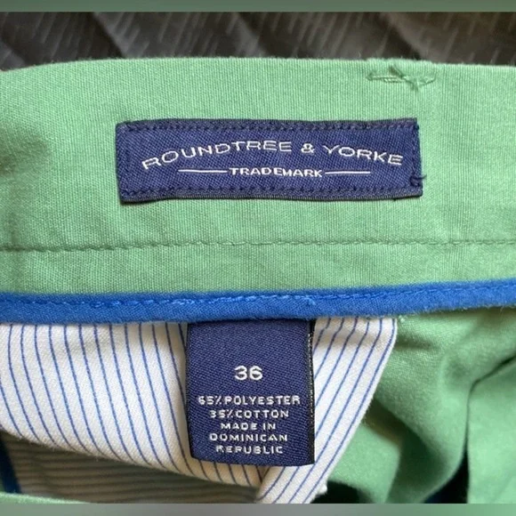Roundtree & Yorke-Green Shorts-Size 36-Excellent Condition - Picture 2 of 4